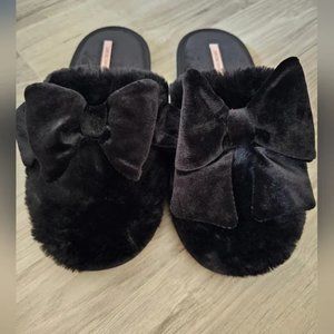 VICTORIA'S SECRET Medium Black slippers